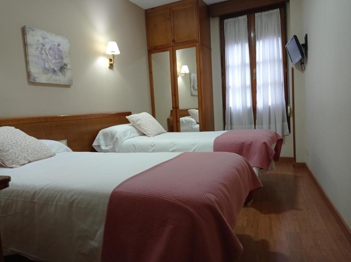 Onís Hotel Los Robles מראה חיצוני תמונה