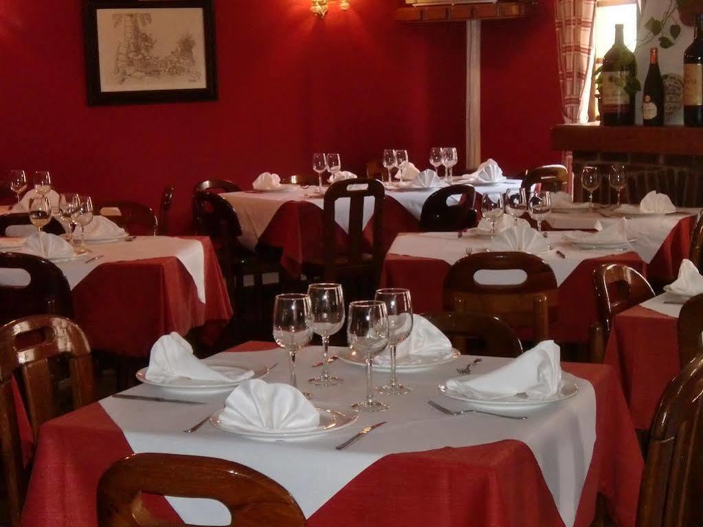 Onís Hotel Los Robles מראה חיצוני תמונה